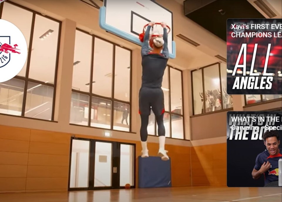 Benjamin Sesko dunking a basketball.