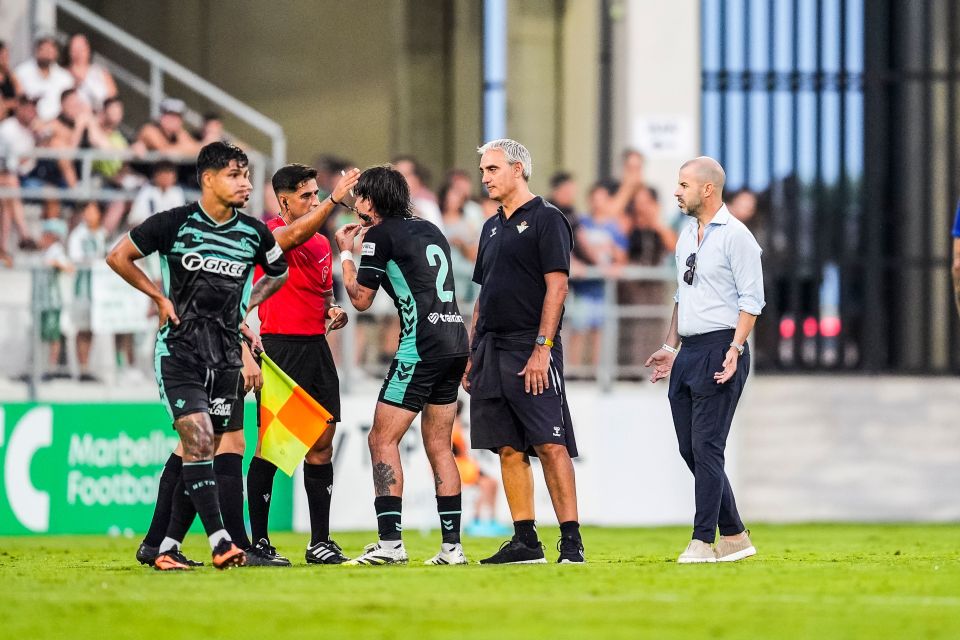 Hector Bellerin of Real Betis protesting during a soccer match.