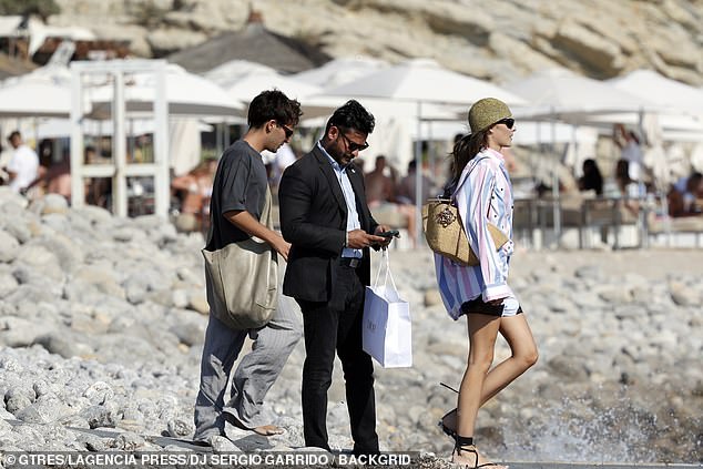 Vittoria added white and black silk shorts to her look
