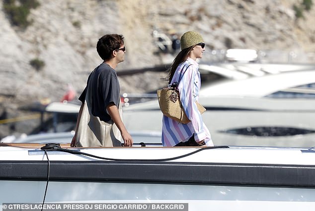 Vittoria didn't walk next to Leo
