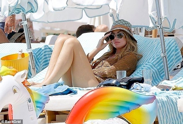 Abbey looked completely relaxed on her trip