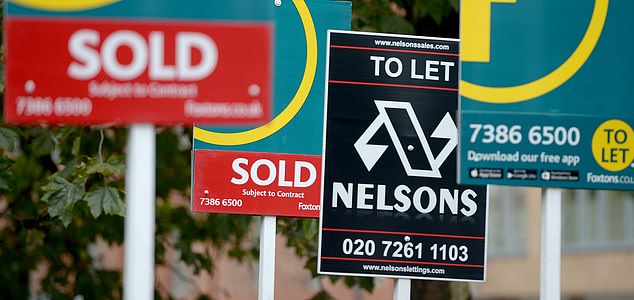 File photo dated 05/10/15 of letting and estate agents signs outside flats on the Old Kent Road in London. House prices increased by 0.6% month-on-month on average in July, compared with a 0.9% monthly fall in June, Nationwide Building Society has reported. The annual rate of house price growth accelerated to 2.4% typically in July, from 2.1% in June. Issue date: Friday August 1, 2025. PA Photo. Photo credit should read: Anthony Devlin/PA Wire