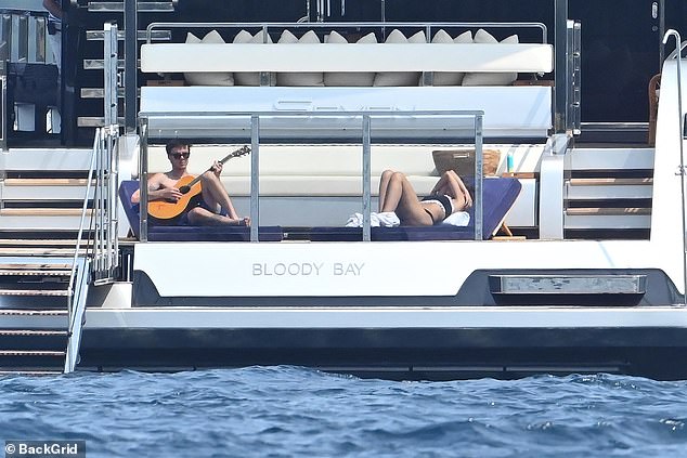 Jackie reclined as she was treated to an acoustic session from her boyfriend