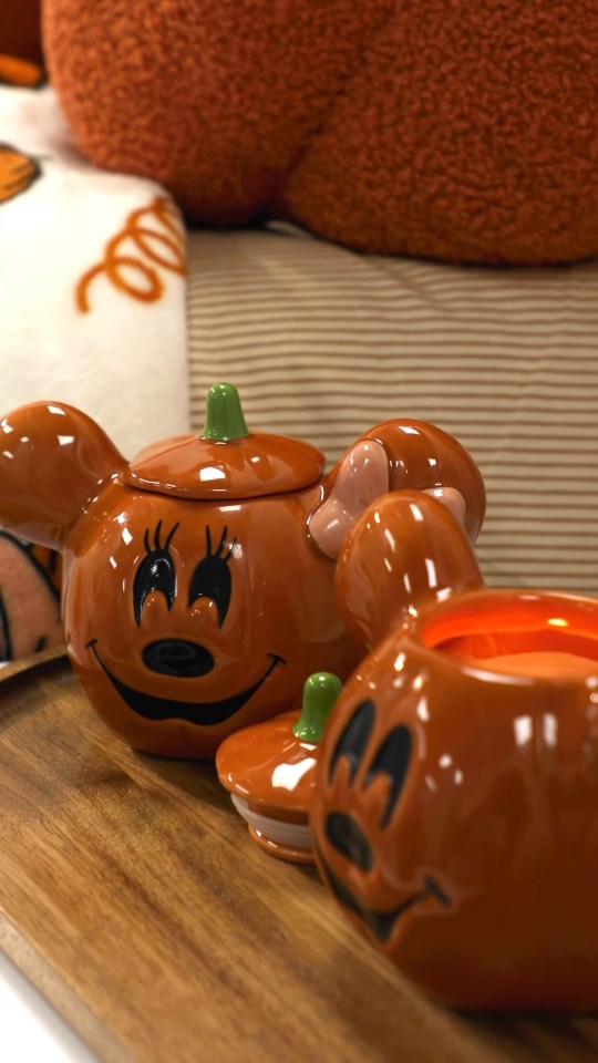 Minnie Mouse pumpkin-shaped candle and jar.
