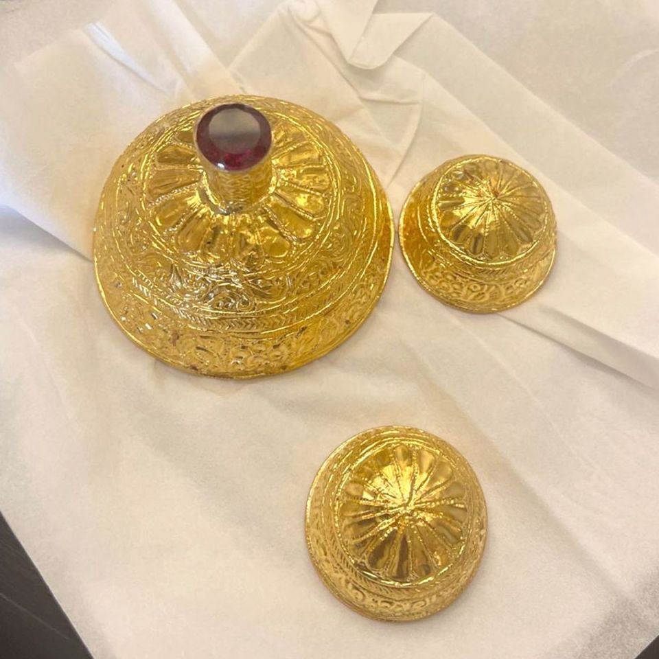 £500,000 worth of stolen gold jewelry.