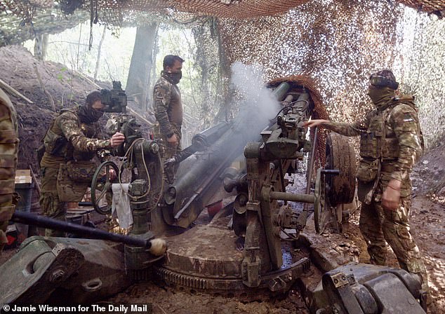 A British designed M777 howitzer artillery gun operated by the SAS-style Kraken Regiment