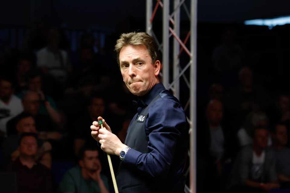 Ken Doherty chalking his cue.