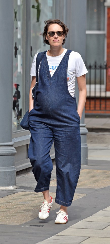 Phoebe Waller-Bridge walking down the street, showing her baby bump.