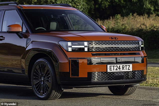 A new 'H' shaped headlight signature is stylish as well as a nod to the brand. And the tiered black-on-black vented bonnet and bumper grilles give a menacing appearance
