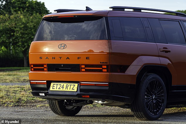 As much as Rob likes the front styling, he thinks Hyundai's design team had already packed up their pencil cases and headed home before working on the slab-backed rear