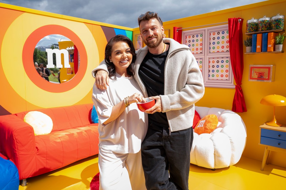 Sam Thompson and Scarlett Moffatt at an M&M's event.