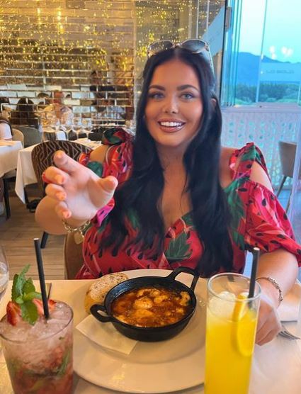 Scarlett Moffatt's sister at a restaurant.