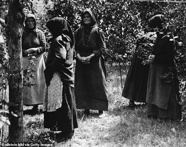 Several women from Nagyrev and Tiszazug were rounded up, interrogated, questioned, and imprisoned