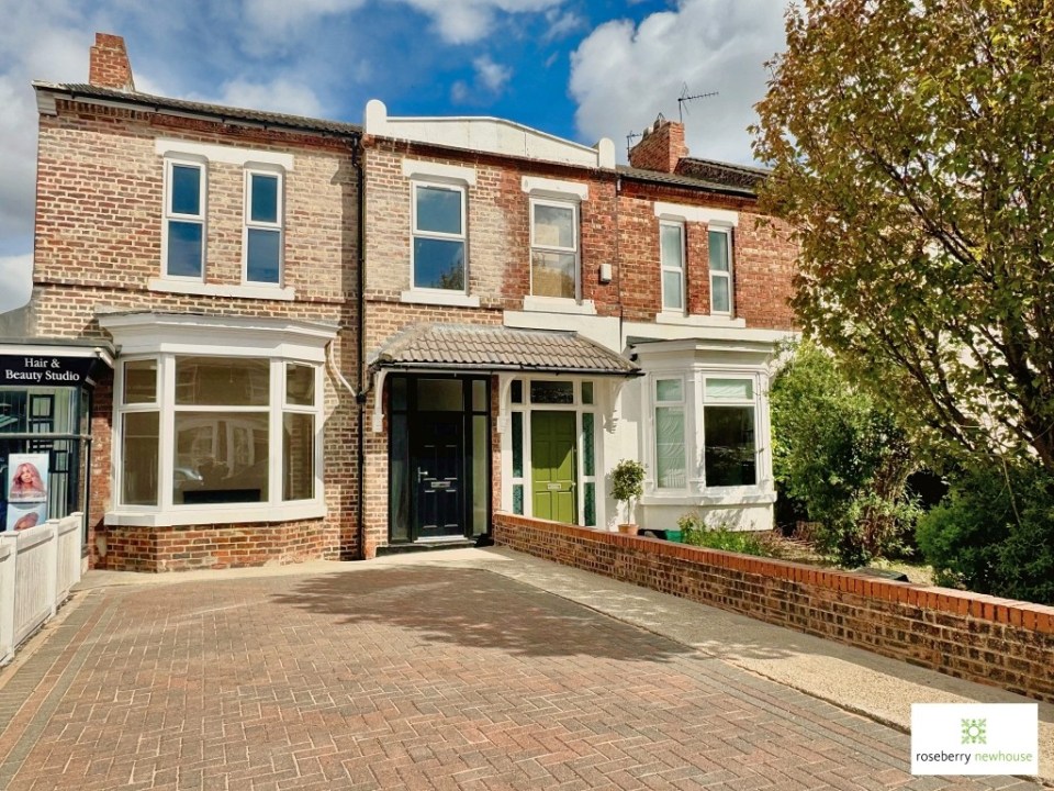 Photo of a three-bedroom terraced house for sale.
