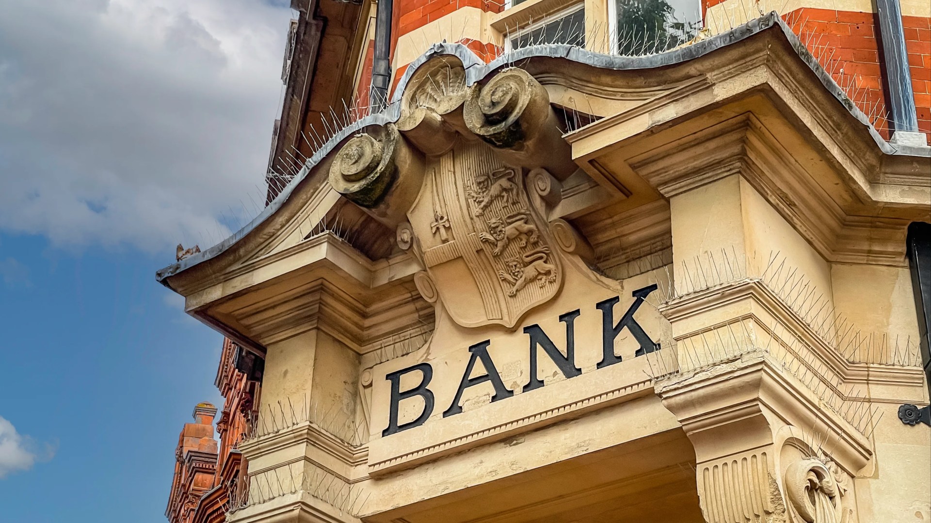 High street bank to axe lifeline service for ALL customers - what it means for your money