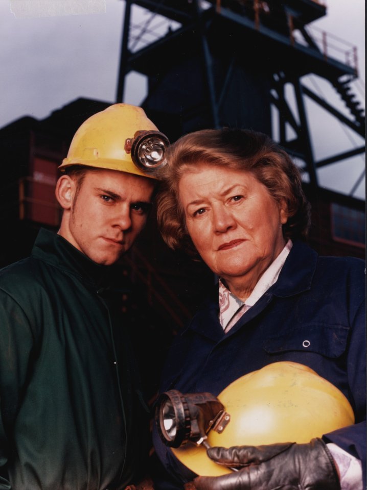 Patricia Routledge and Dominic Monaghan in Hetty Wainthropp Investigates.