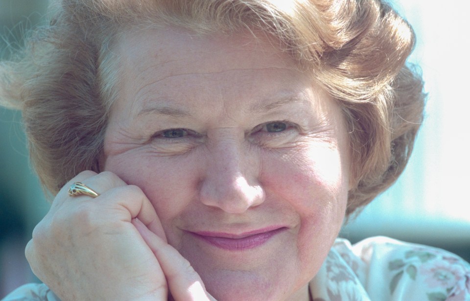 Headshot of actress Patricia Routledge.