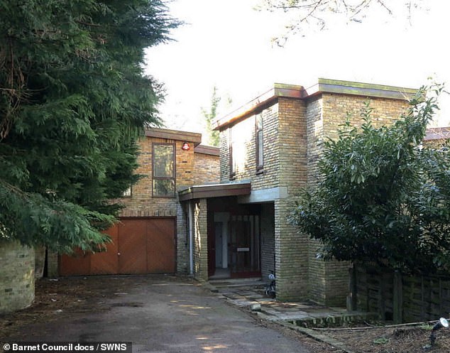 The home was used by the star, Cat and their children during their visits to Dundrum but at one point they considered selling it and put it on the market in 2014 for £400,000 while they were living in the U.S
