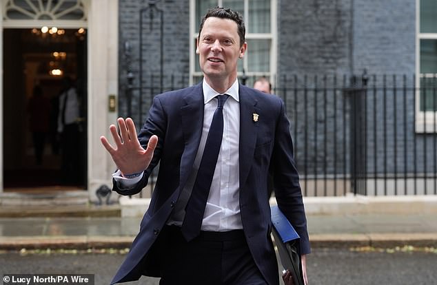 Former Tory justice secretary Alex Chalk said he had ¿real misgivings¿ about the measure. Serious offenders ¿would not have to spend a day in custody¿, he told Times Radio, and would ¿get a thousand pounds to help resettle¿