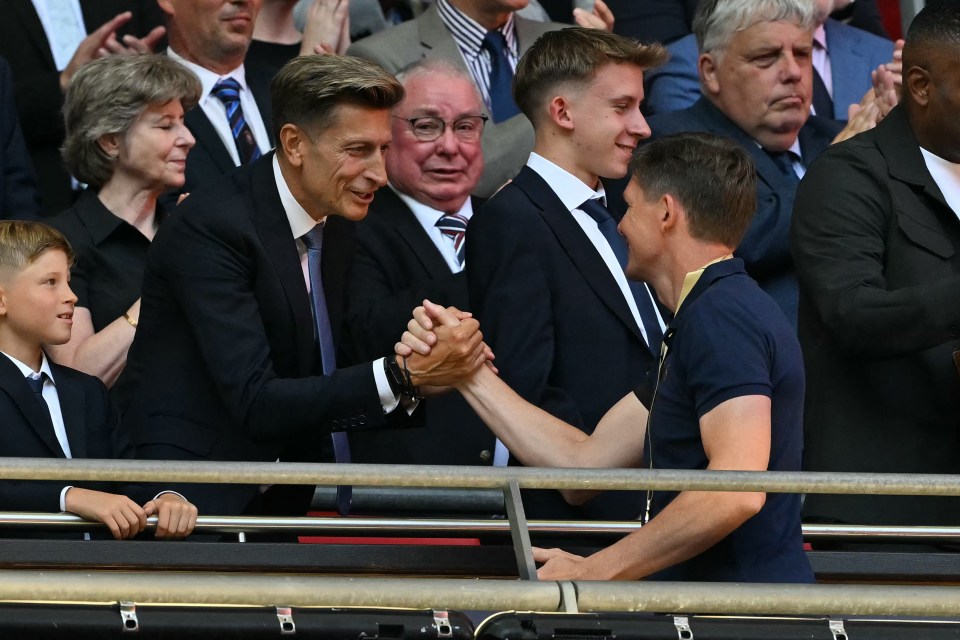 Crystal Palace chairman Steve Parish and manager Oliver Glasner shaking hands.
