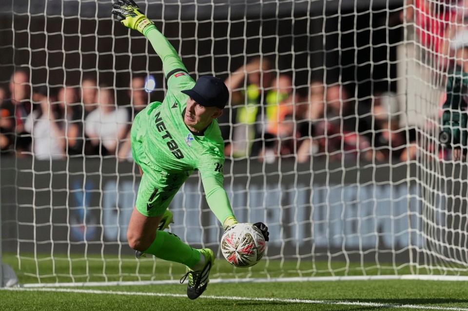 Dean Henderson of Crystal Palace makes a save.