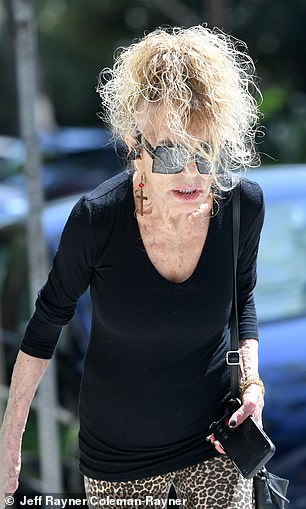The former bombshell is still flaunting her signature blonde locks