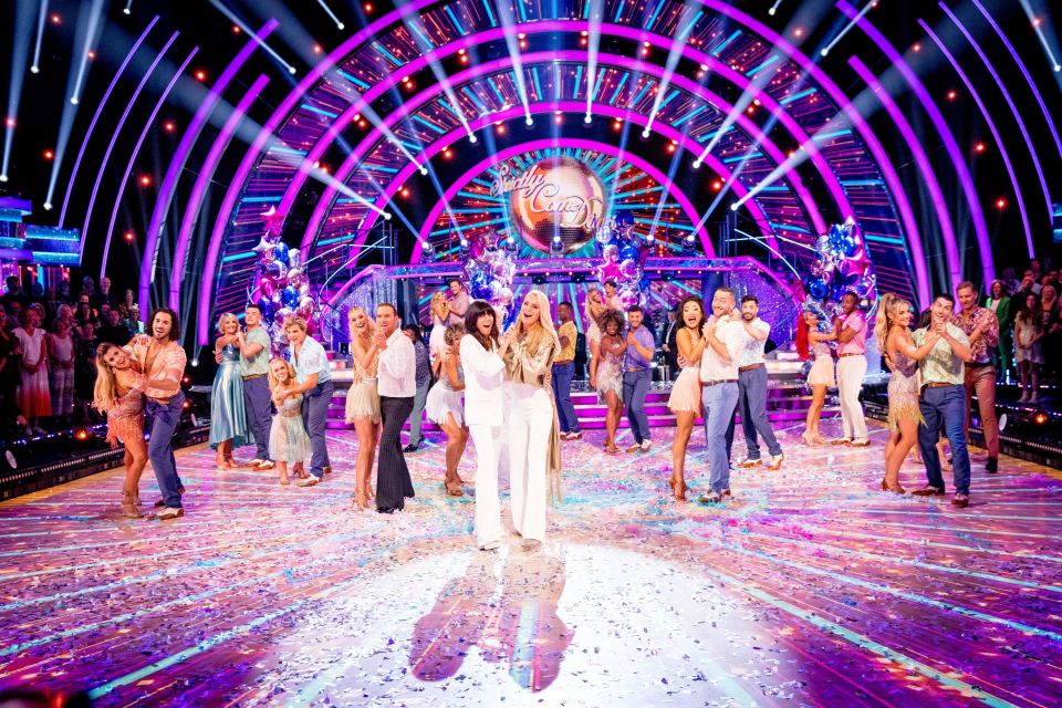 Group photo of Strictly Come Dancing 2022 contestants and presenters.