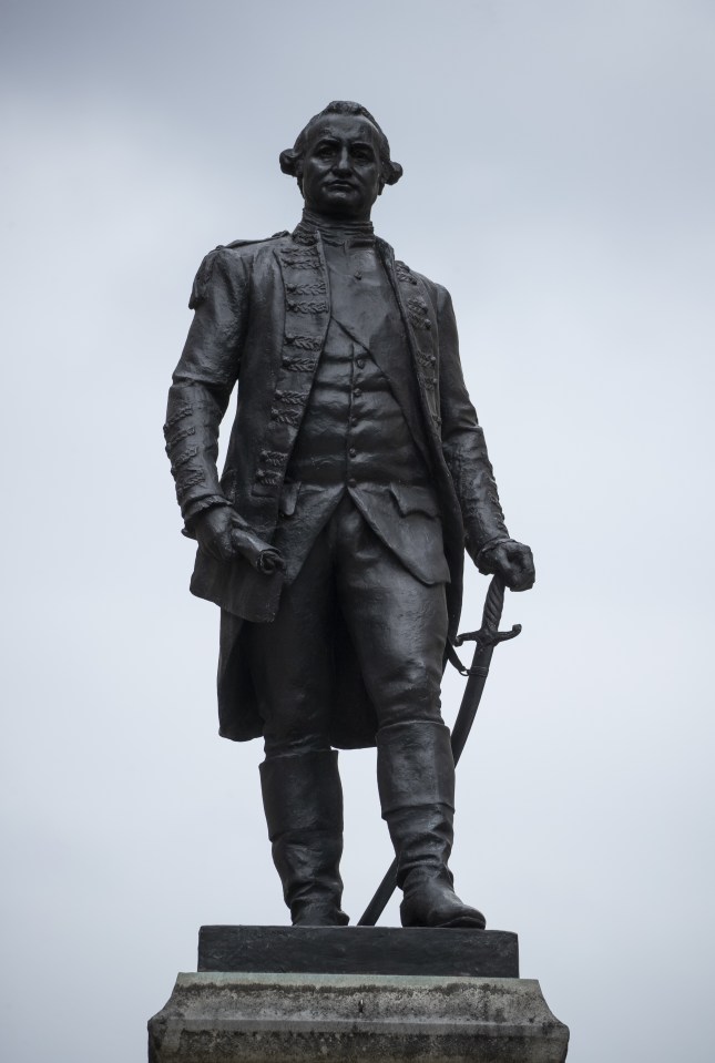 Bronze statue of Robert Clive in London.
