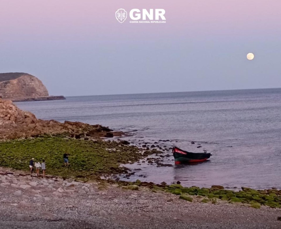 GNR rescue of 38 migrants near a beach at night.