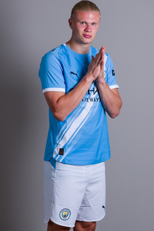 Erling Haaland in Manchester City uniform.