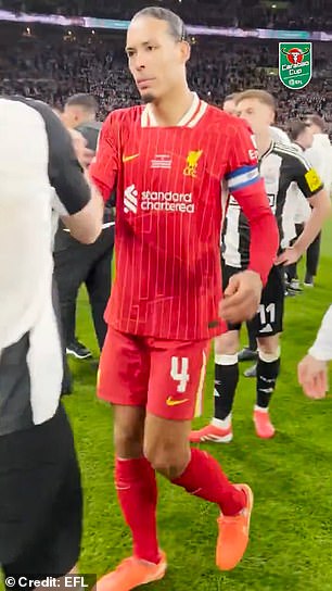 Van Dijk's congratulations to Newcastle players was different than his greeting towards Isak