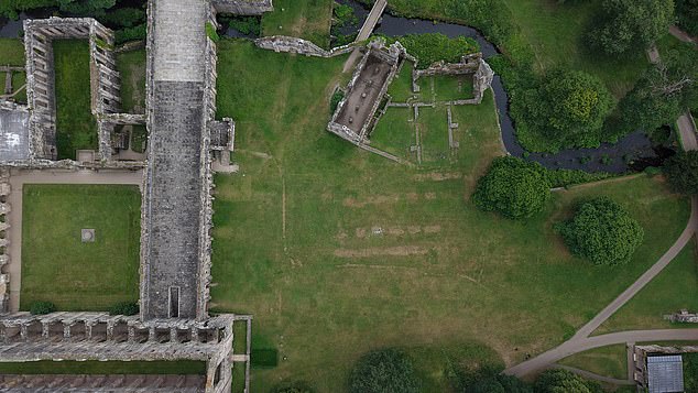 At Fountains Abbey, traces of lost buildings are visible on the West Green. The largest structure is an aisled hall that experts believe once accommodated guests