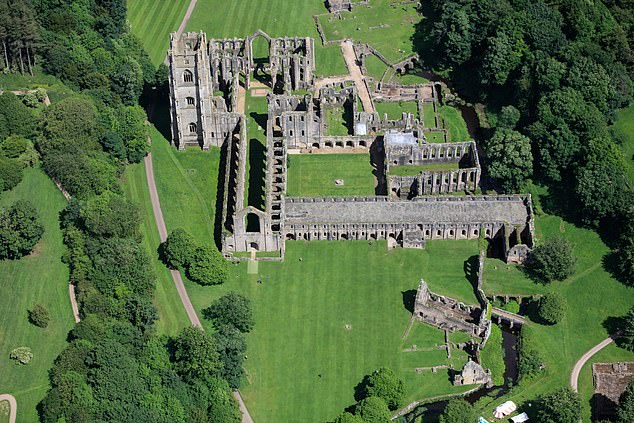 A similar view of Fountains Abbey from the air in 2017, with none of the parch marks visible