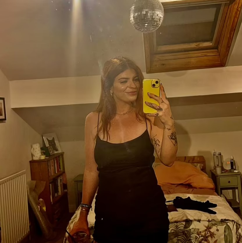 Photo of Megann Gibson, a female prison guard, taking a selfie.