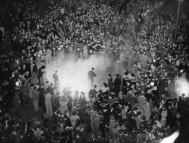 Crowds dancing in Piccadilly Circus celebrating the victory over Japan, August 15, 1945