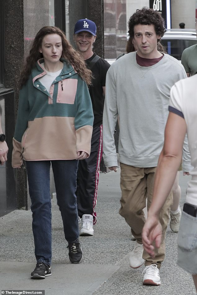 Garner wore a casual costume to mimic Ellison's usual look, while her costar Boyle approximated the messy style of convicted fraudster Sam Bankman-Fried