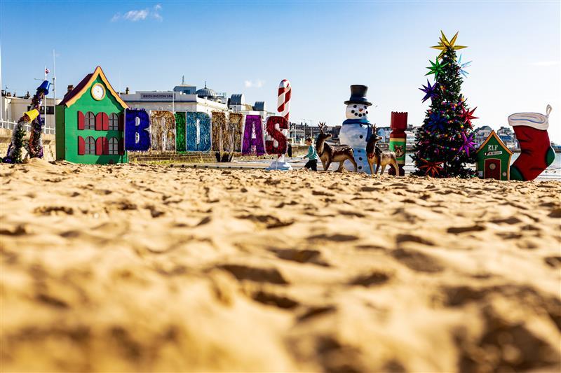 Bridmas festive decorations on a beach.