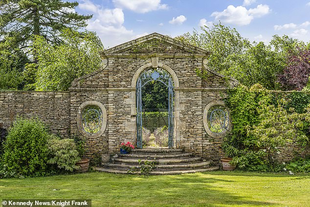 A scene that eagle-eyed Pride and Prejudice might recognise