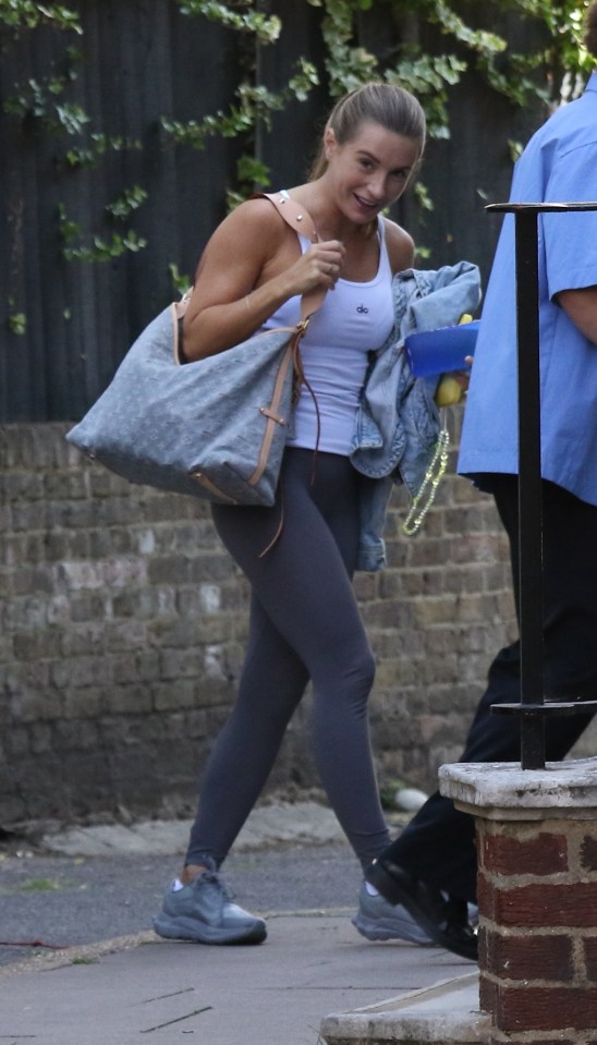 Dani Dyer arriving at dance rehearsal studios.