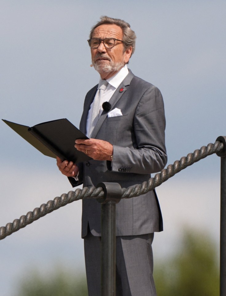 Robert Lindsay giving a reading at a Remembrance service.