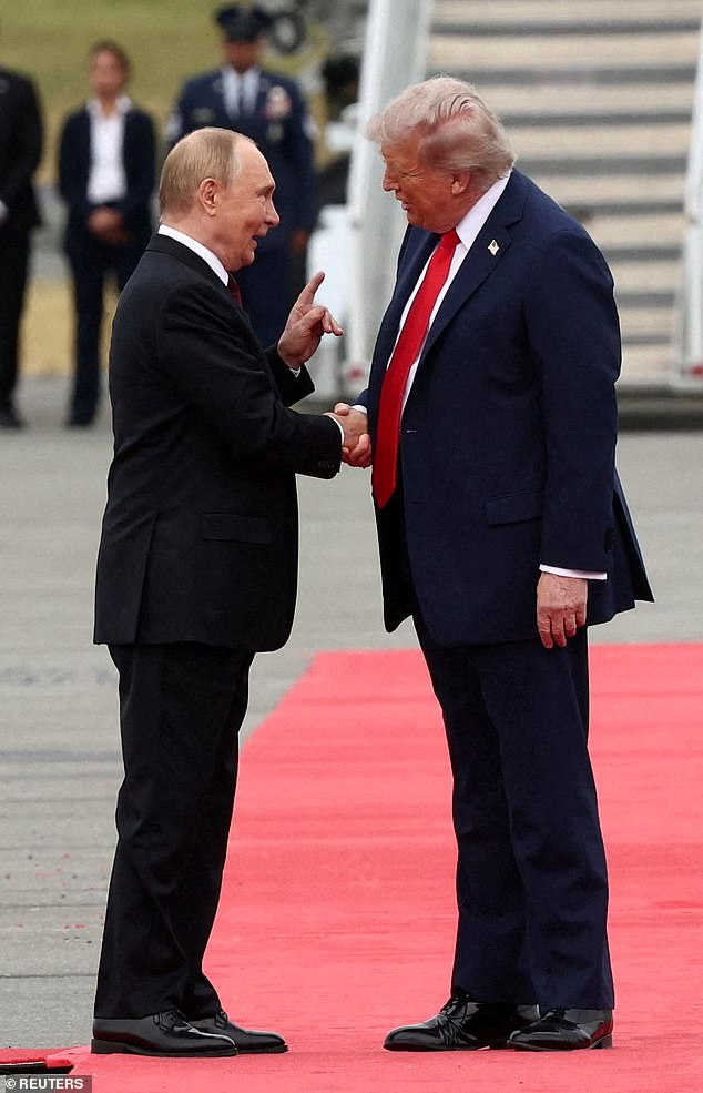 The two made contact several times, touching hands, elbows and backs as they walked the red carpet together