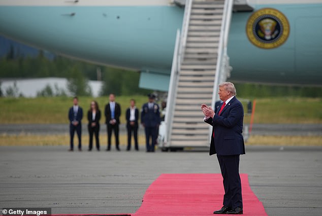 Trump gave Putin a round of applause as he stepped onto U.S. soil for the first time in a decade