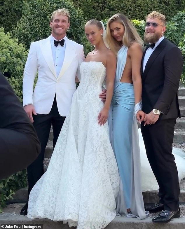 Also with the happy couple was their daughter, Esmé, aged 10 months as well as his brother Jake, 28, and his fiancée, Jutta Leerdam, 26