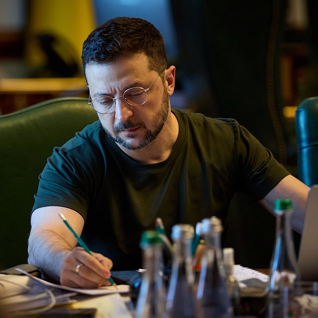 Zelensky has announced he will fly to Washington on Monday to meet with Trump