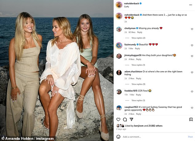 Boasting big smiles in the sweet capture, Amanda penned to fans: 'And then there were 3 ¿ just for a day or so ¿¿¿¿'