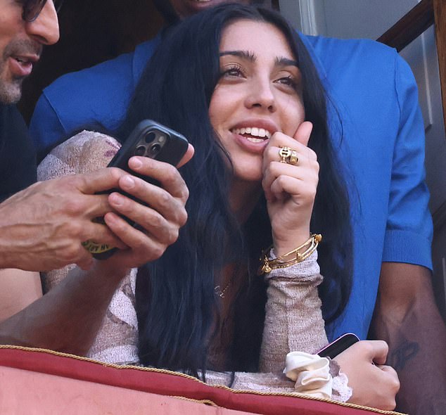 Lourdes looked stunning in her casual ensemble