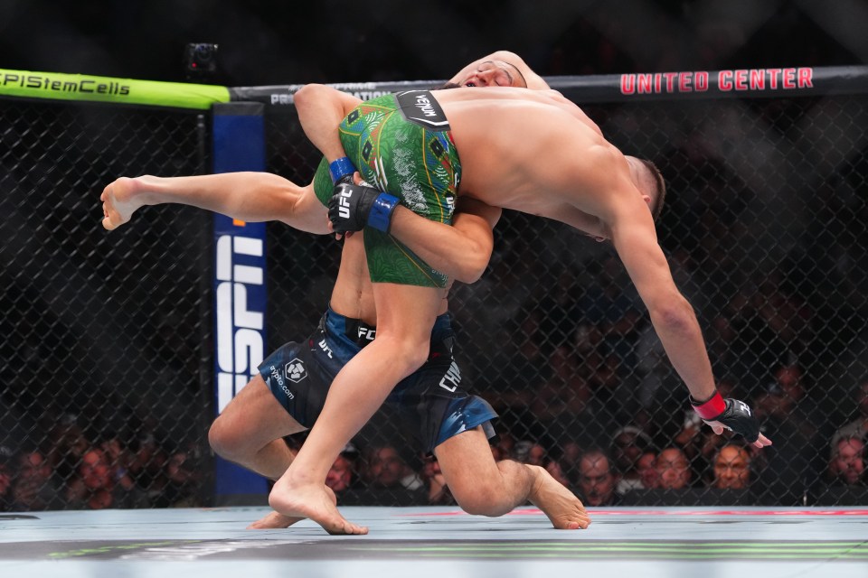 Dricus du Plessis and Khamzat Chimaev face off at UFC 319 weigh-ins.
