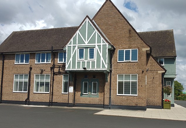 Woodford used to drink at the Park, a large pub near Aintree racecourse