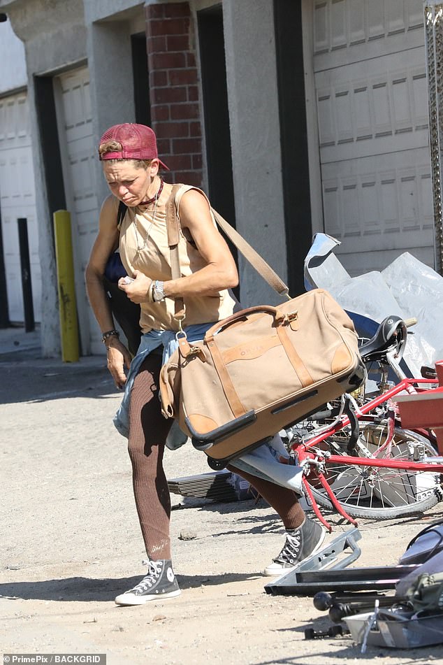 Willson, who is the ex-wife of Baywatch star Jeremy Jackson, 44, carried two bags of her belongings