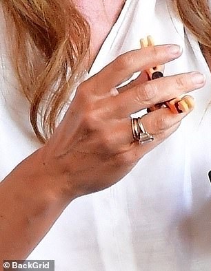 It appeared to be a pointed gesture that seemingly symbolised her new life chapter